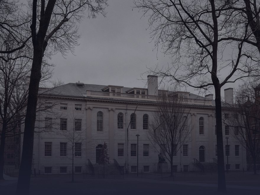 Prédio histórico de campus universitário